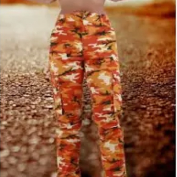 Redfox NWT women’s size Large red/orange camo cargo pants hot!!!! - Picture 9 of 11